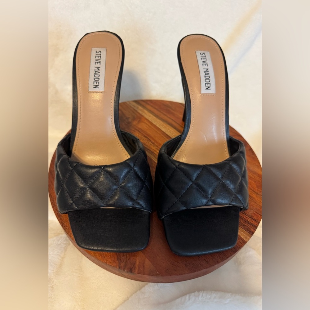Steve Madden Black Signify Quilted Heels Size 8M - Picture 2 of 6